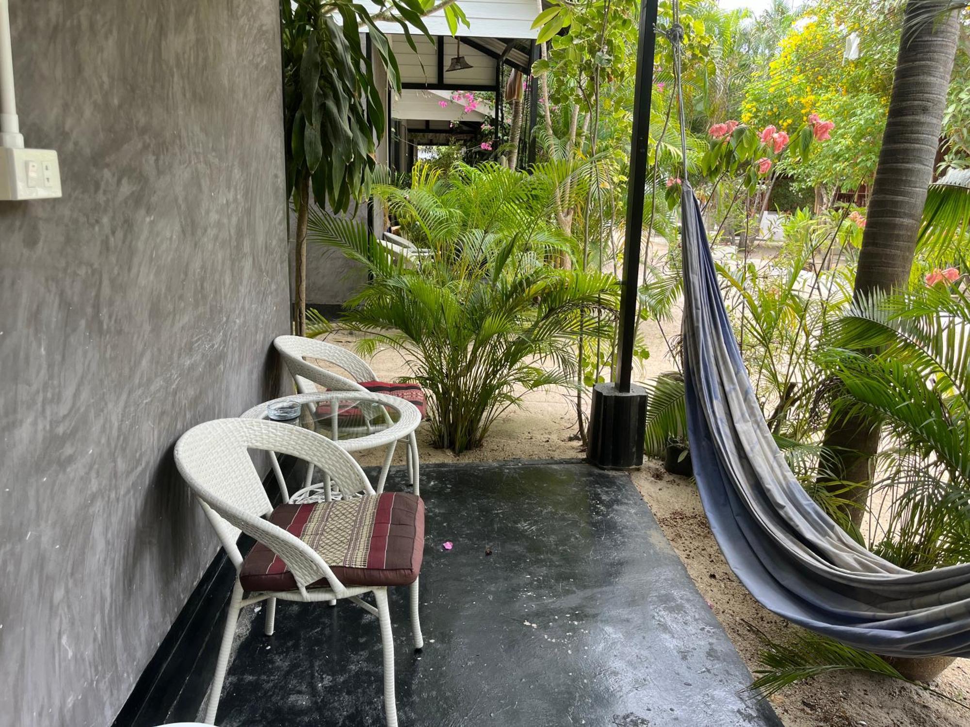 Namthip Homebeach Baan Tai Exteriör bild